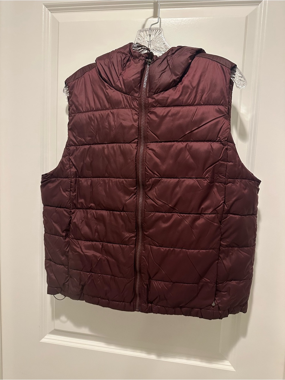 Athleta Aire puffer vest; Maroon Quilted Hooded Vest